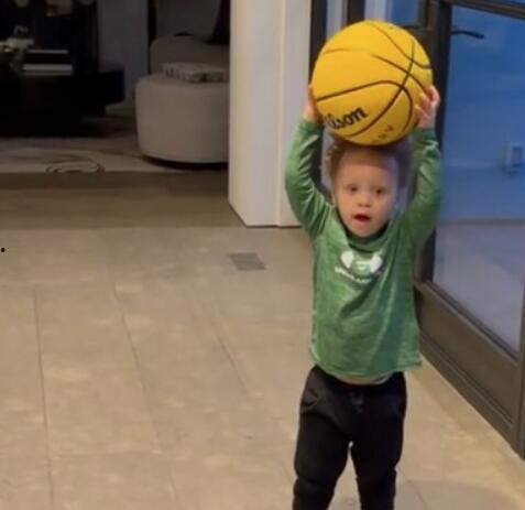 库里老婆爆料视频,揭秘篮球巨星背后的家庭生活 第3张 库里老婆爆料视频,揭秘篮球巨星背后的家庭生活 第3张