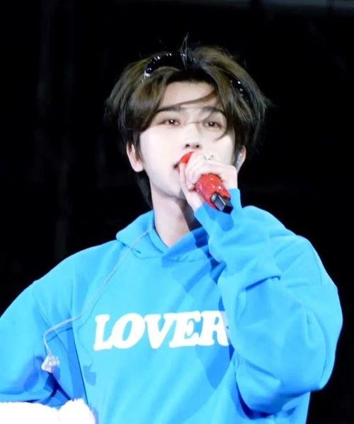 蔡徐坤爆料谈恋爱视频,甜蜜瞬间曝光，揭秘偶像私生活  第2张